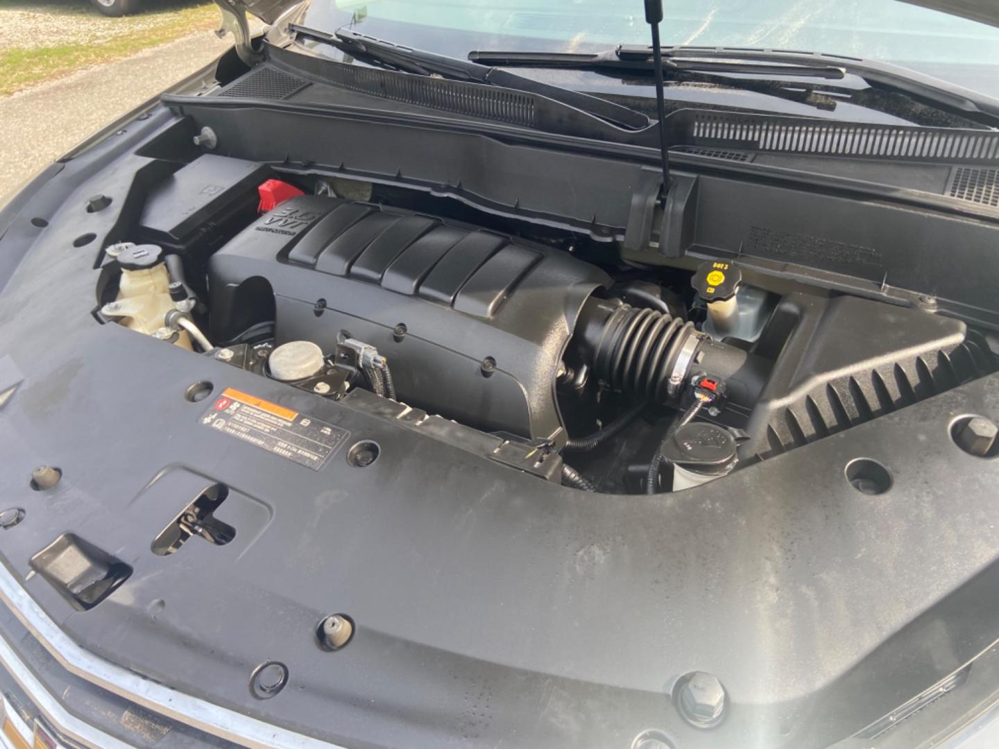 2015 GOLD CHEVROLET TRAVERSE LT (1GNKRGKDXFJ) with an 3.6L engine, Automatic transmission, located at 5103 Dorchester Rd., Charleston, SC, 29418-5607, (843) 767-1122, 36.245171, -115.228050 - Photo#21